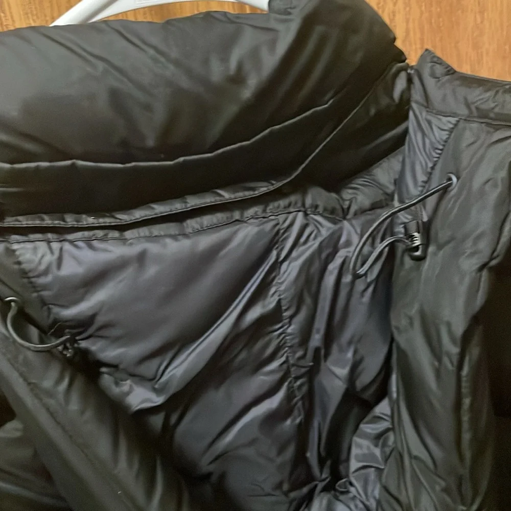 North Face small puffer long coat. It is sure to keep you warm! - Picture 9 of 11